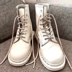 1460 mono smooth leather lace up boots in white. Dr marten brand.